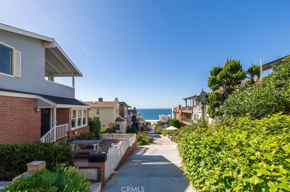 208 18th St, Manhattan Beach, CA 90266