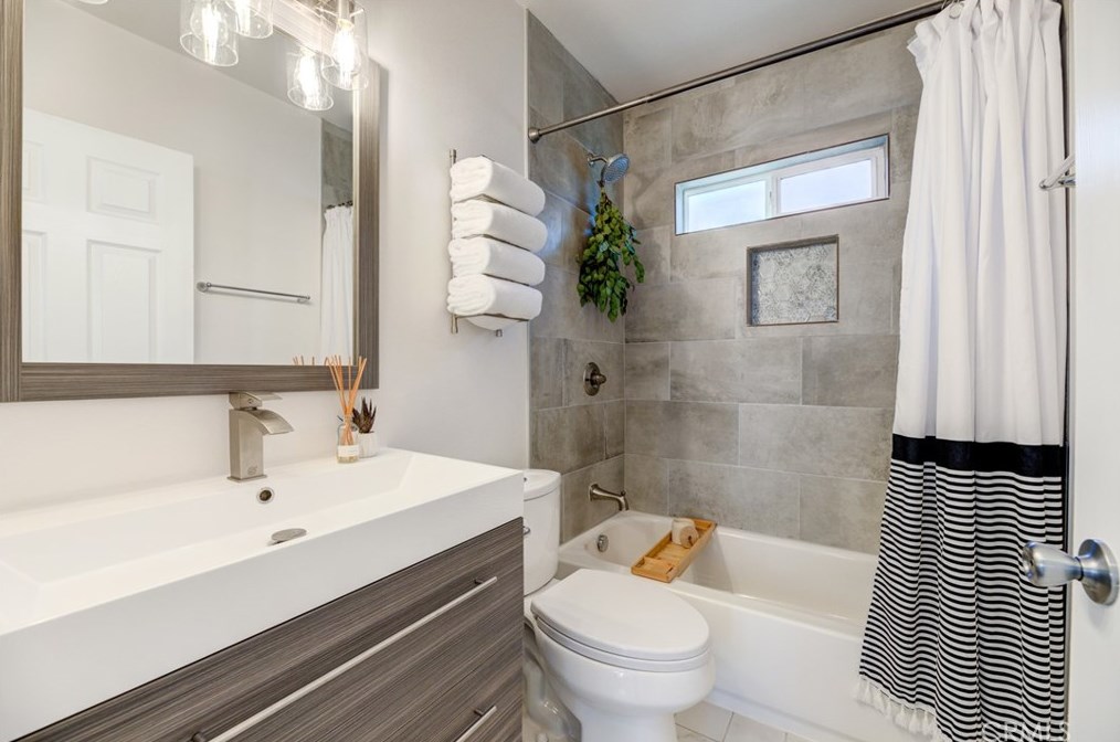 4027 60th St, Los Angeles CA  90043-3636 exterior