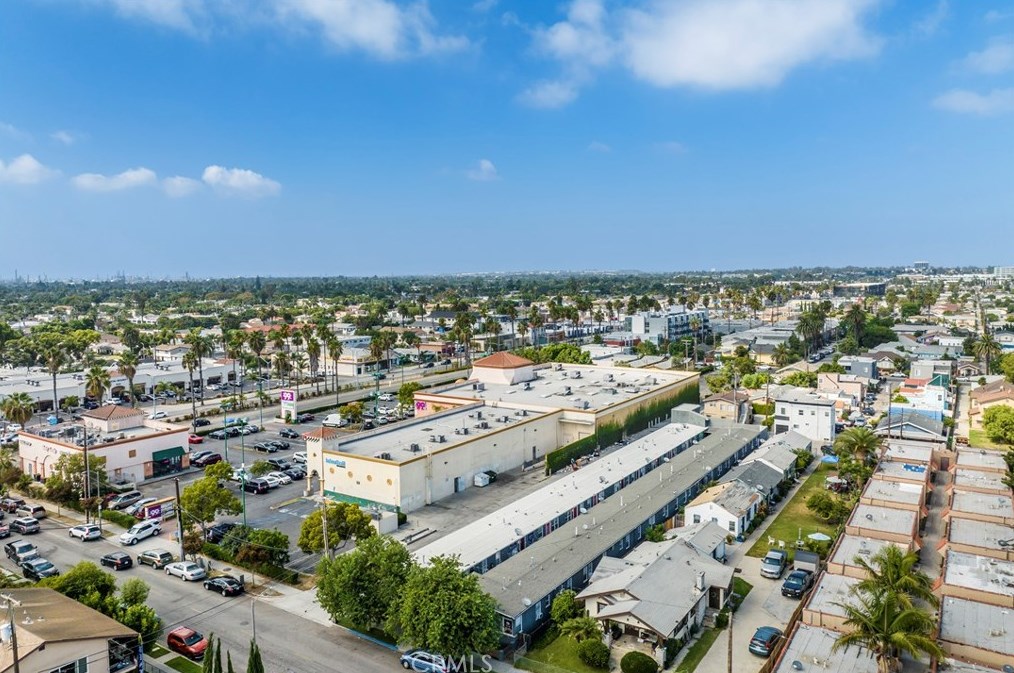 345 20th St, Long Beach CA  90806-4910 exterior