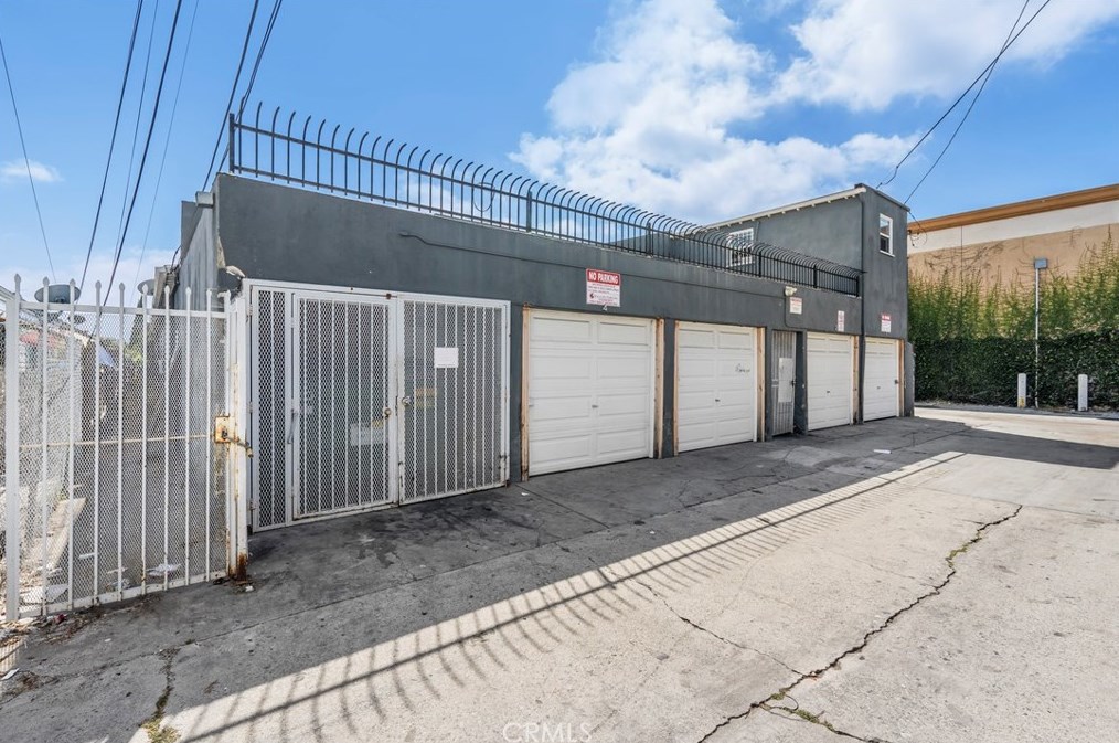 345 20th St, Long Beach CA  90806-4910 exterior