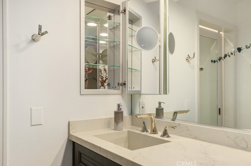 2137 Colby Ave, Los Angeles CA  90025-6207 exterior