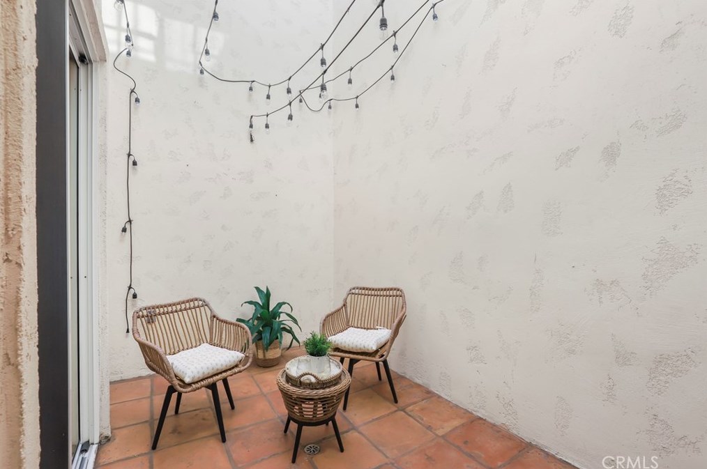 2137 Colby Ave, Los Angeles CA  90025-6207 exterior