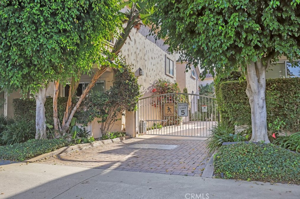 2137 Colby Ave, Los Angeles CA  90025-6207 exterior