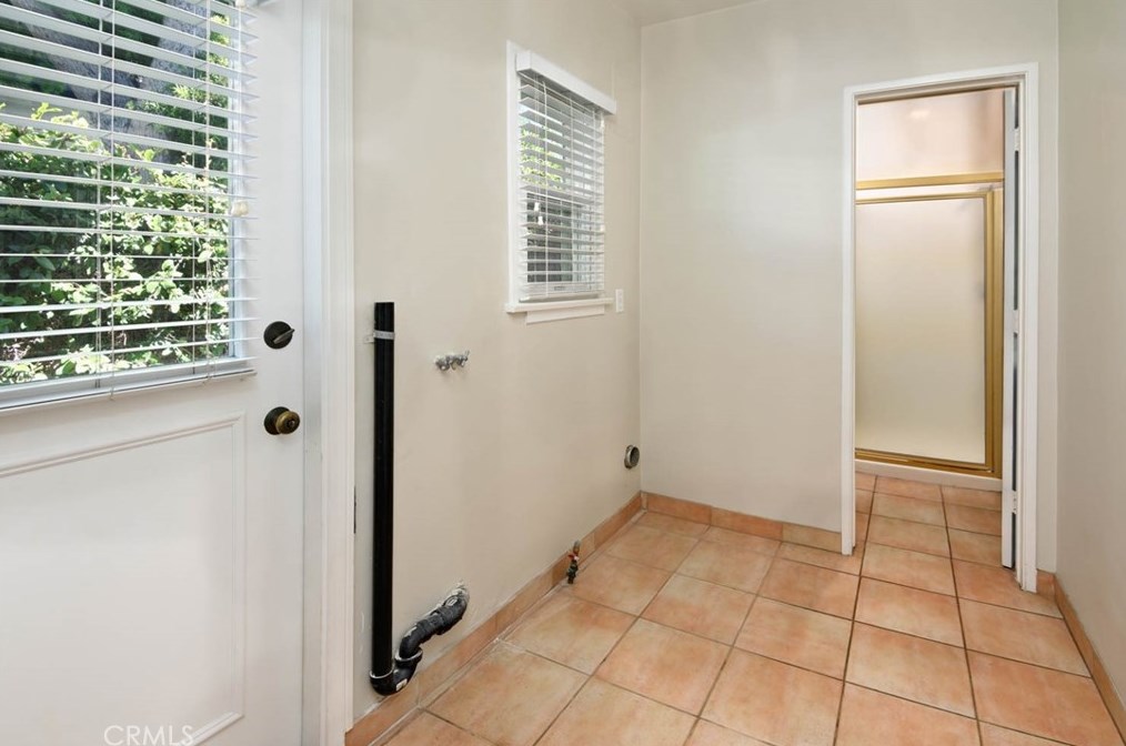 430 Loma Vis St, El Segundo CA 90245-2901 exterior