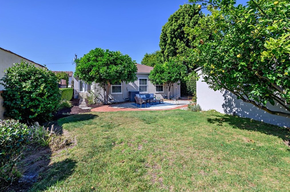 430 Loma Vis St, El Segundo CA 90245-2901 exterior