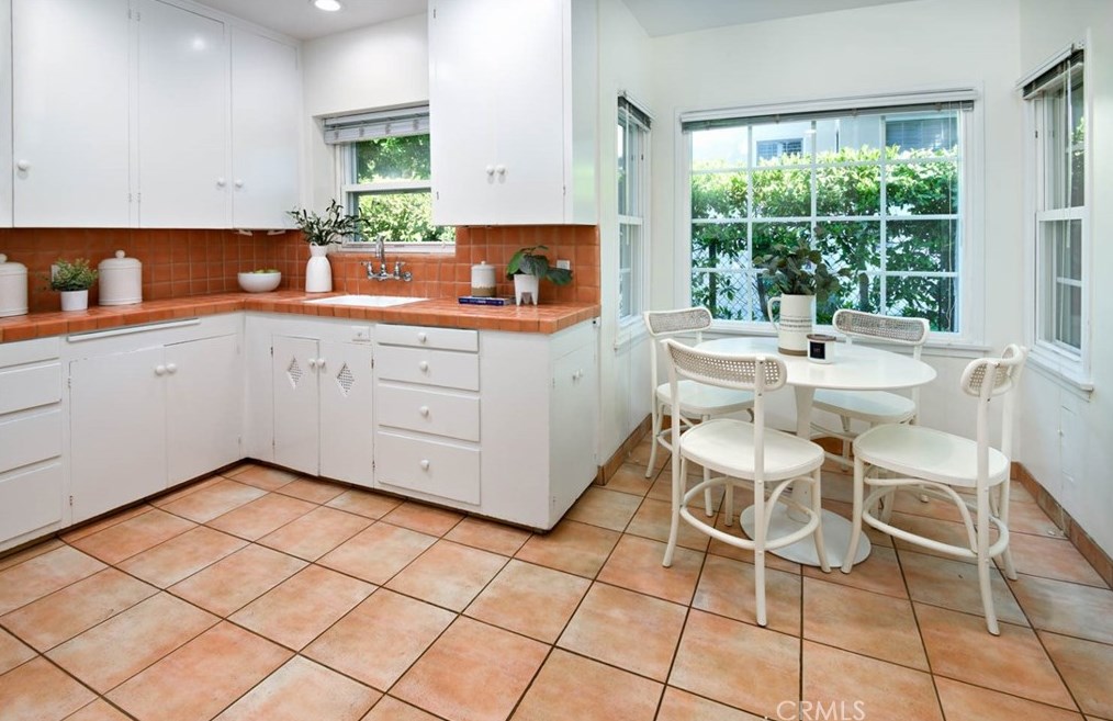 430 Loma Vis St, El Segundo CA 90245-2901 exterior