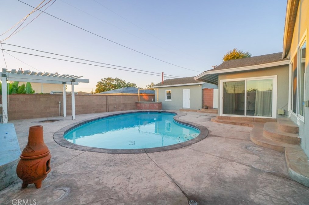 10703 S 4th Ave, Inglewood, CA 90303
