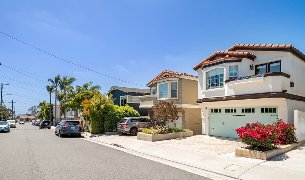 1155 7th Pl, Hermosa Beach, CA 90254