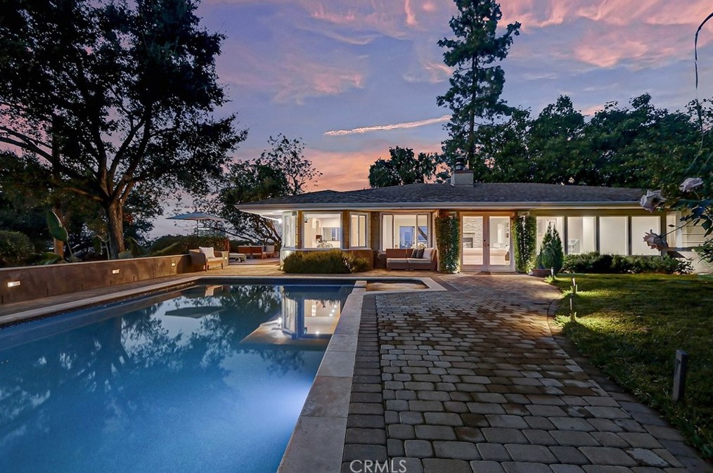 15200 Rayneta Dr, Van Nuys, CA 91403