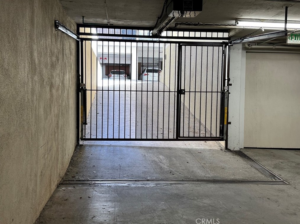 11982 Mayfield Ave, Los Angeles CA  90049-7233 exterior