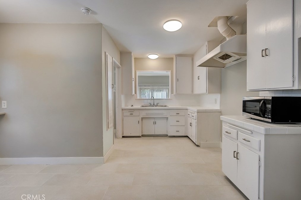 740 83rd St, Los Angeles CA  90044-5812 exterior