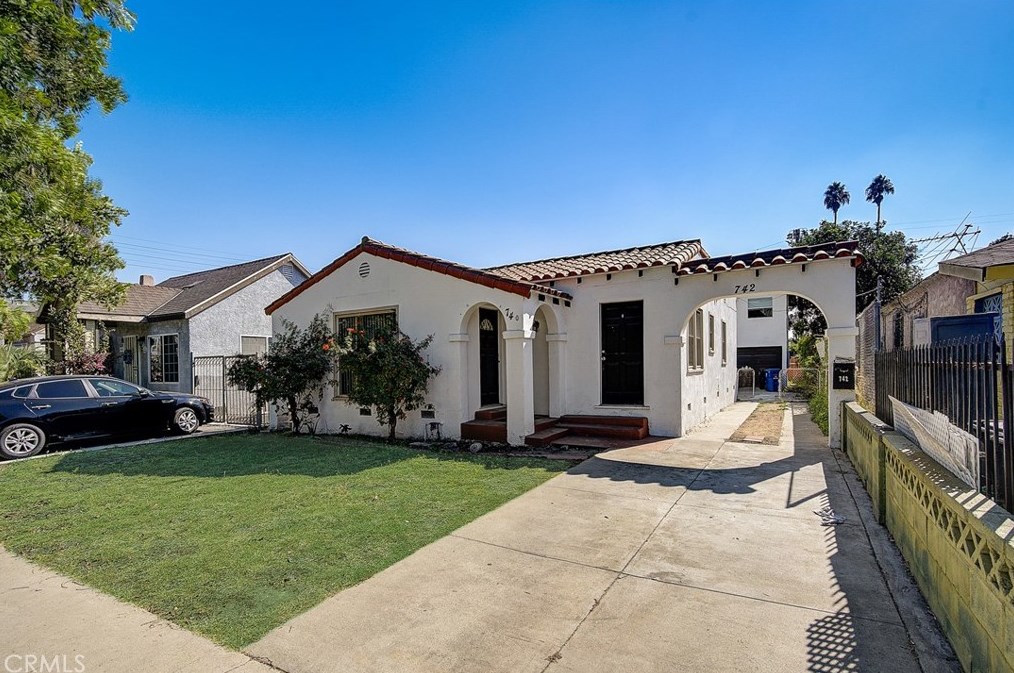 740 83rd St, Los Angeles CA  90044-5812 exterior
