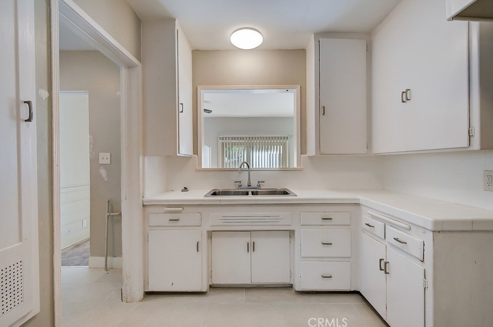 740 83rd St, Los Angeles CA  90044-5812 exterior