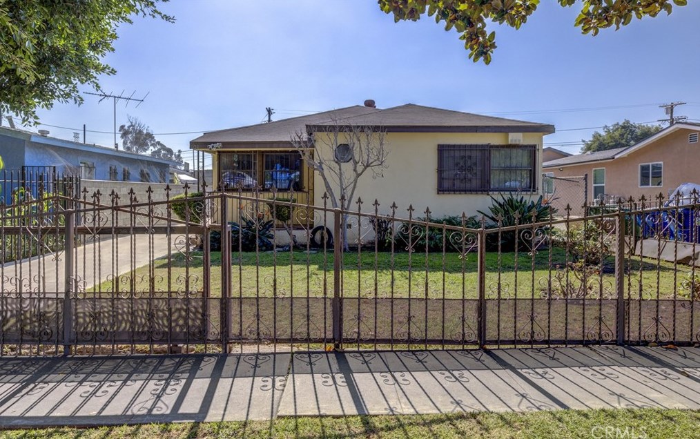404 95th St, Los Angeles, CA 90003-4336
