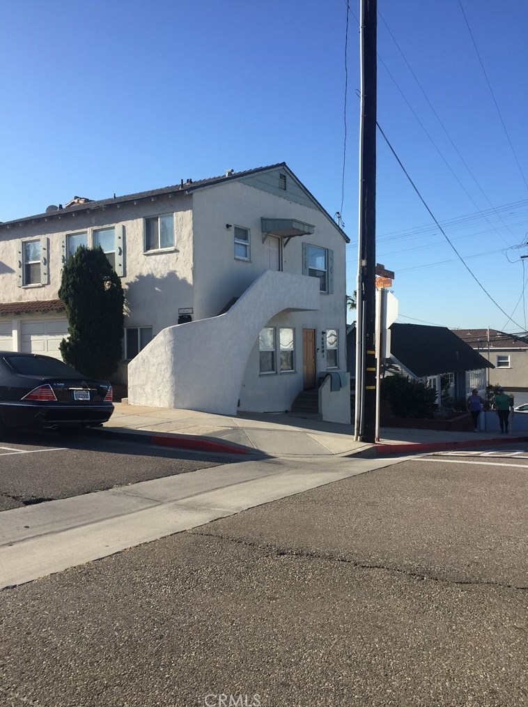 2067 Manhattan Ave, Hermosa Beach, CA 90254