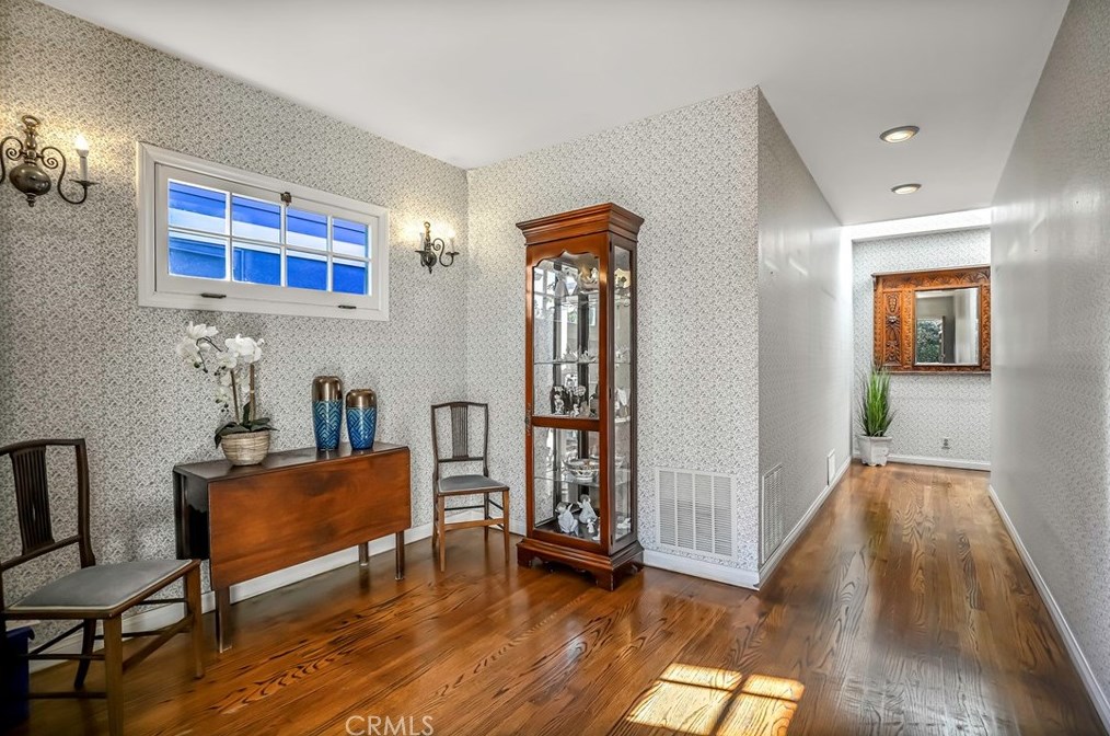 2205 Agnes Rd, Manhattan Beach, CA 90266