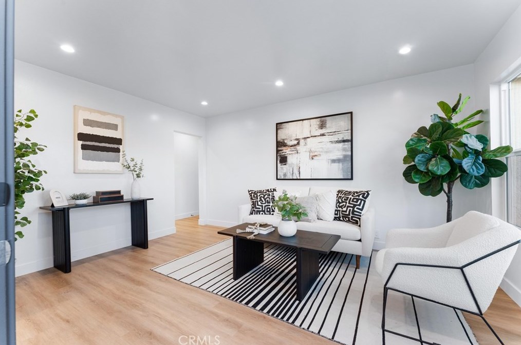 4870 W 133rd St, Hawthorne, CA 90250