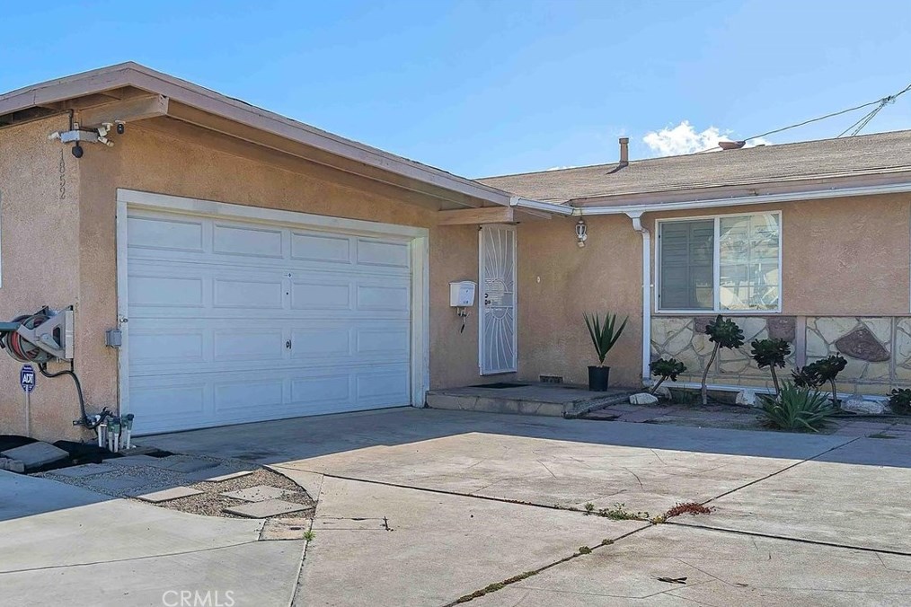 1852 117th St, Los Angeles, CA 90047-5122
