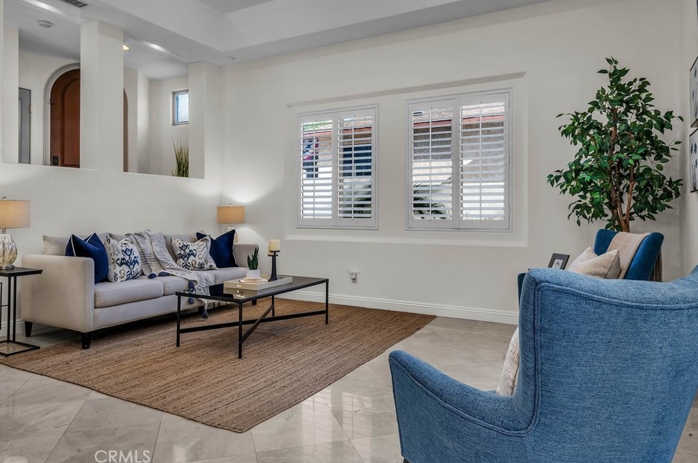2112 Clark Ln, Redondo Beach, CA 90278-4302