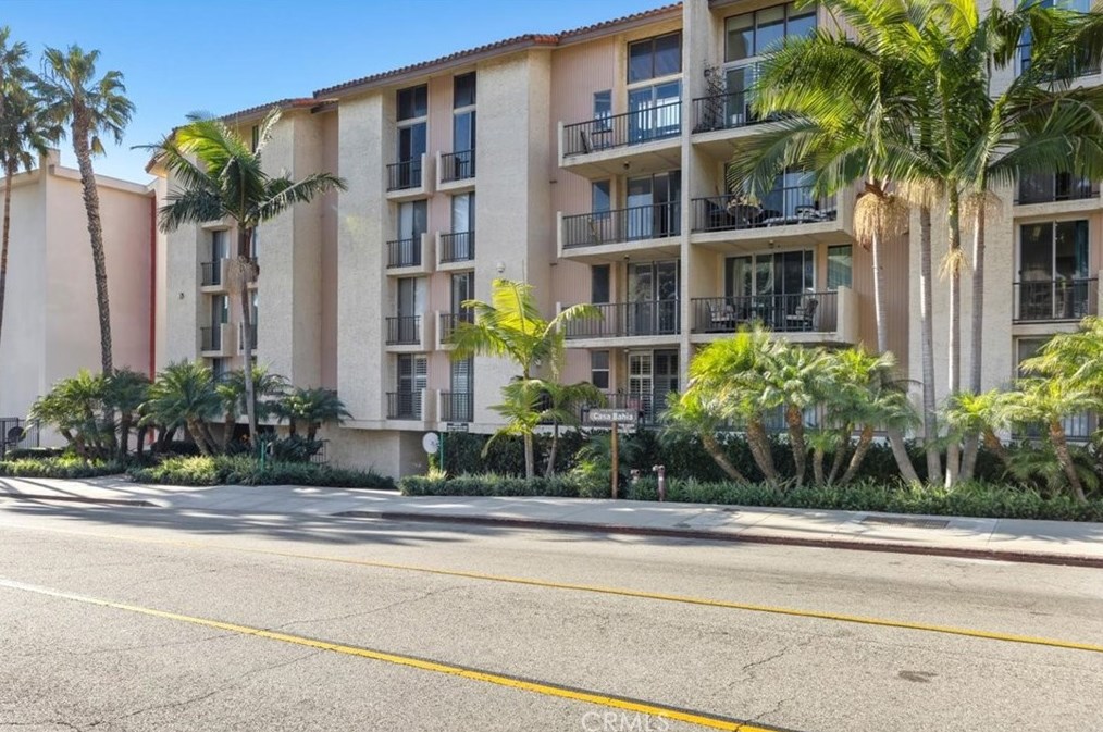 555 Esplanade, Redondo Beach CA  90277-4056 exterior