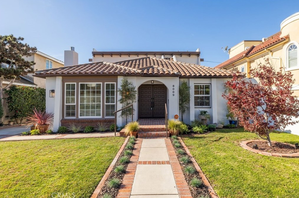8009 Belton Dr, Los Angeles, CA 90045-2527