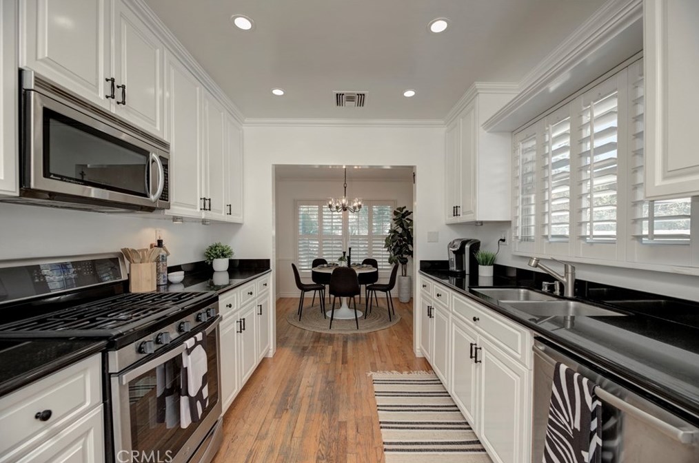 204 Walnut Ave, El Segundo CA  90245-2353 exterior