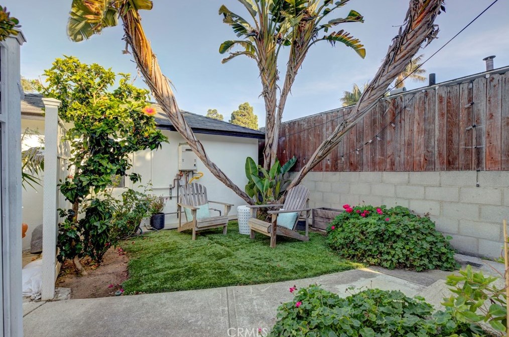 204 Walnut Ave, El Segundo CA  90245-2353 exterior