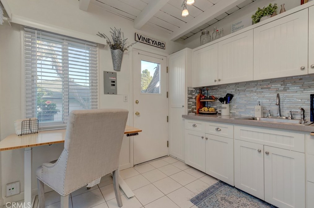 204 Walnut Ave, El Segundo CA  90245-2353 exterior