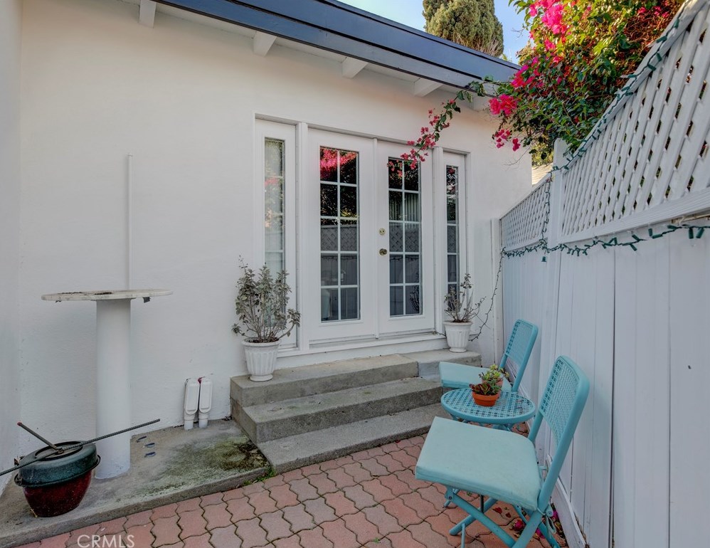 204 Walnut Ave, El Segundo CA  90245-2353 exterior