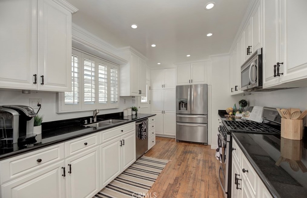 204 Walnut Ave, El Segundo CA  90245-2353 exterior