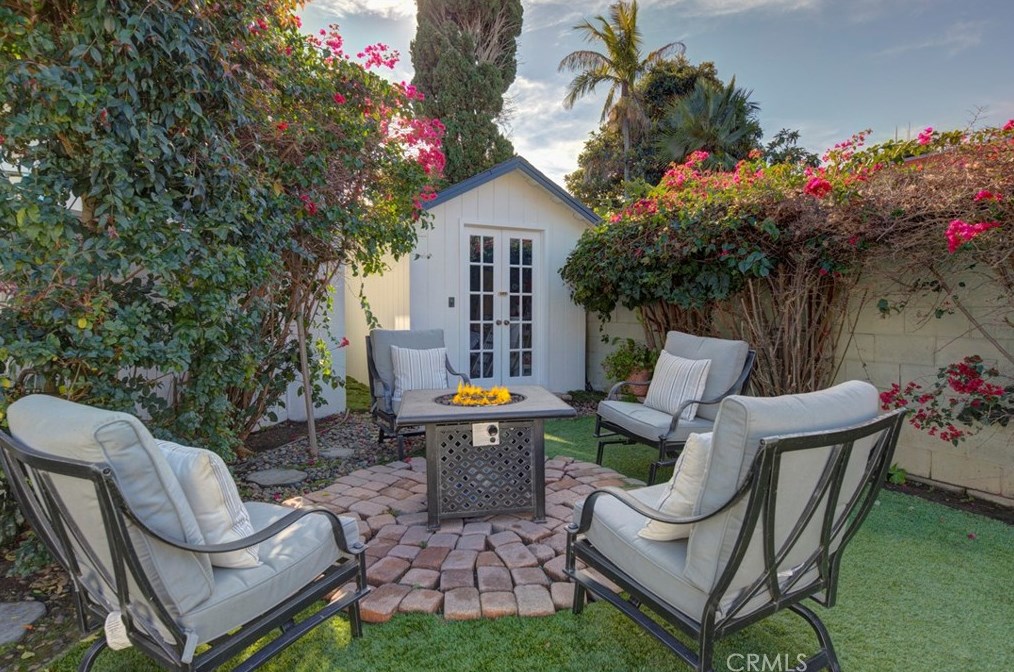 204 Walnut Ave, El Segundo CA  90245-2353 exterior