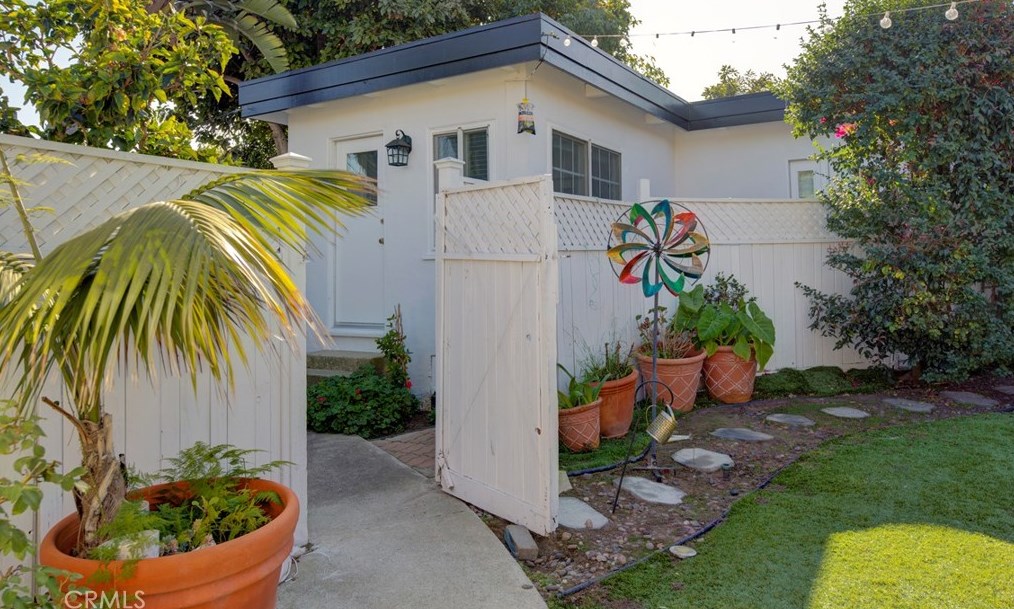 204 Walnut Ave, El Segundo CA  90245-2353 exterior