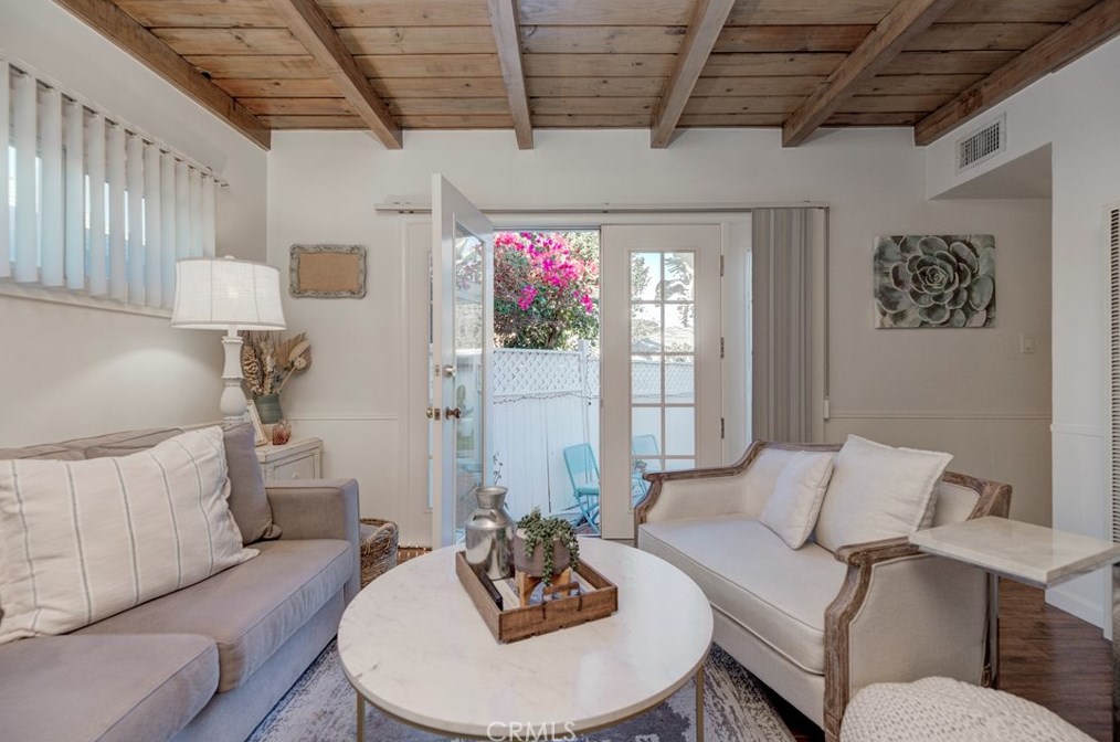 204 Walnut Ave, El Segundo CA  90245-2353 exterior