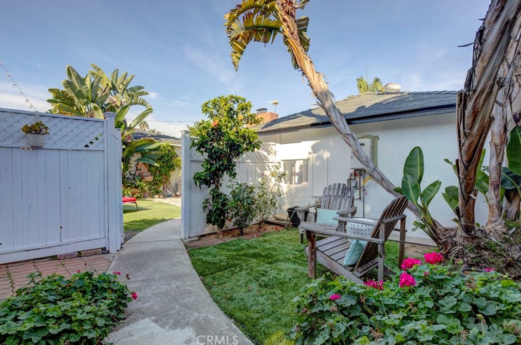 204 Walnut Ave, El Segundo CA  90245-2353 exterior