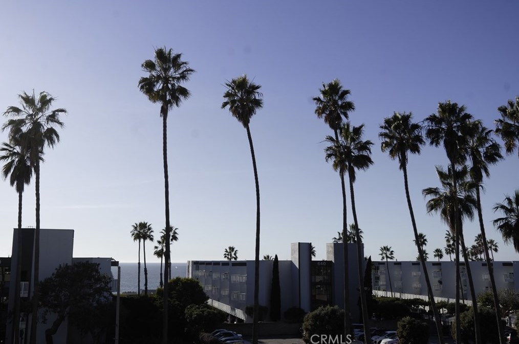 200 Catalina Ave, Redondo Beach CA  90277-3319 exterior