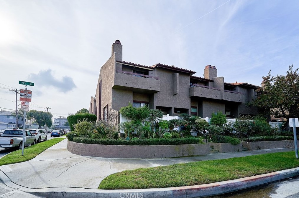 3440 171st St, Torrance, CA 90504-2437