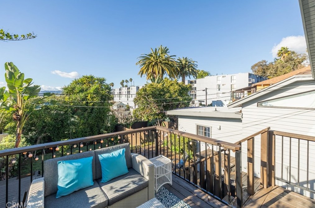 729 Maltman Ave, Los Angeles CA  90026-3550 exterior