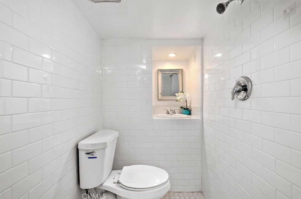 729 Maltman Ave, Los Angeles CA  90026-3550 exterior