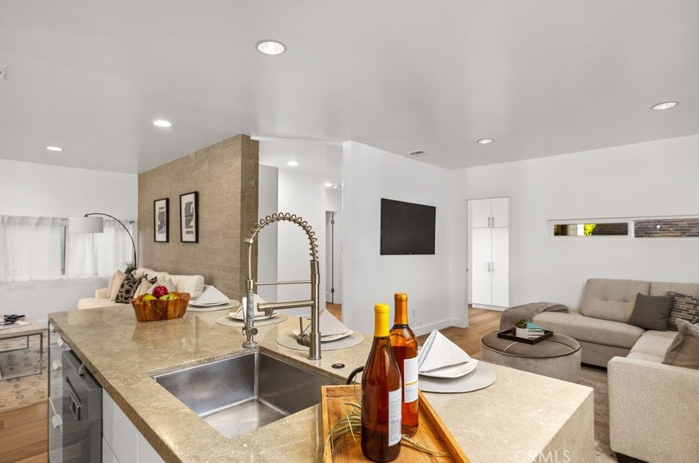 729 Maltman Ave, Los Angeles CA  90026-3550 exterior