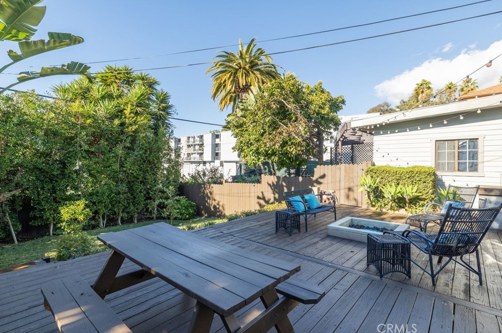 729 Maltman Ave, Los Angeles CA  90026-3550 exterior