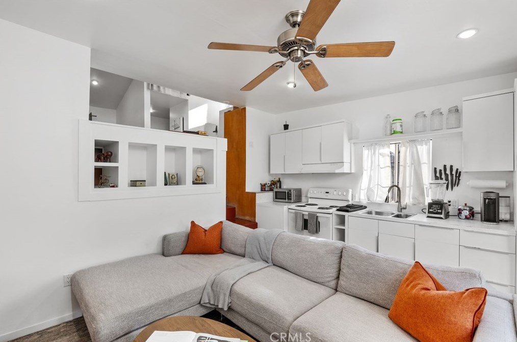 729 Maltman Ave, Los Angeles CA  90026-3550 exterior