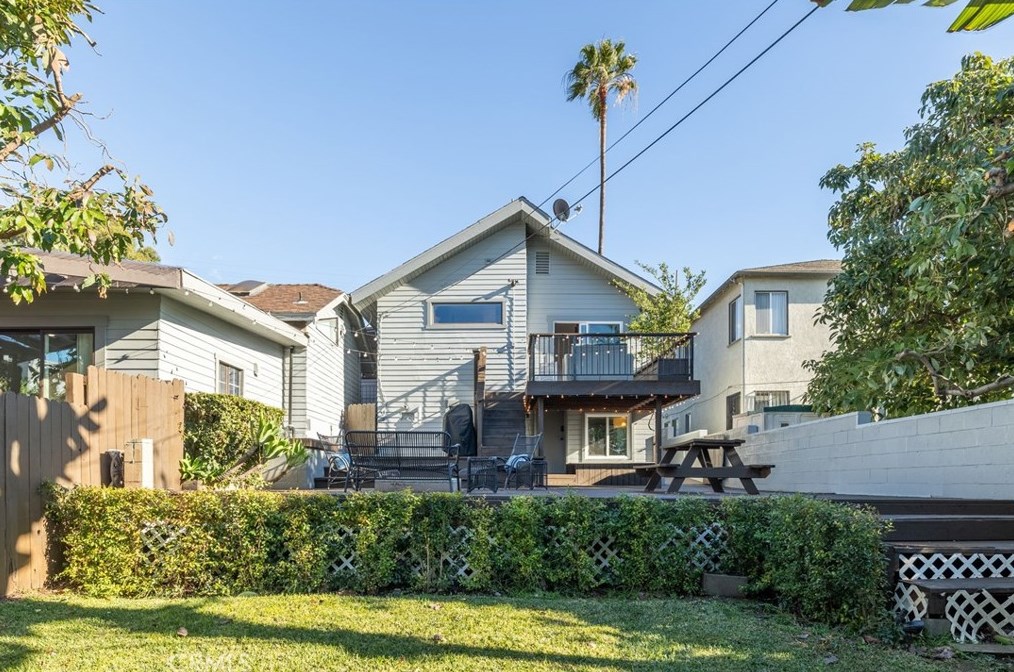 729 Maltman Ave, Los Angeles CA  90026-3550 exterior