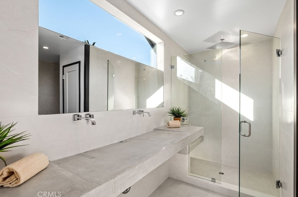 729 Maltman Ave, Los Angeles CA  90026-3550 exterior