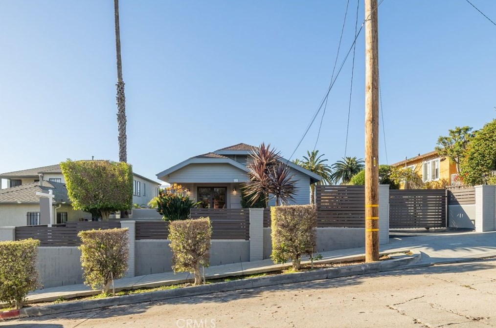 729 Maltman Ave, Los Angeles CA  90026-3550 exterior