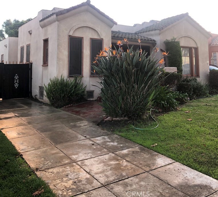 1946 79th St, Los Angeles, CA 90047-2632