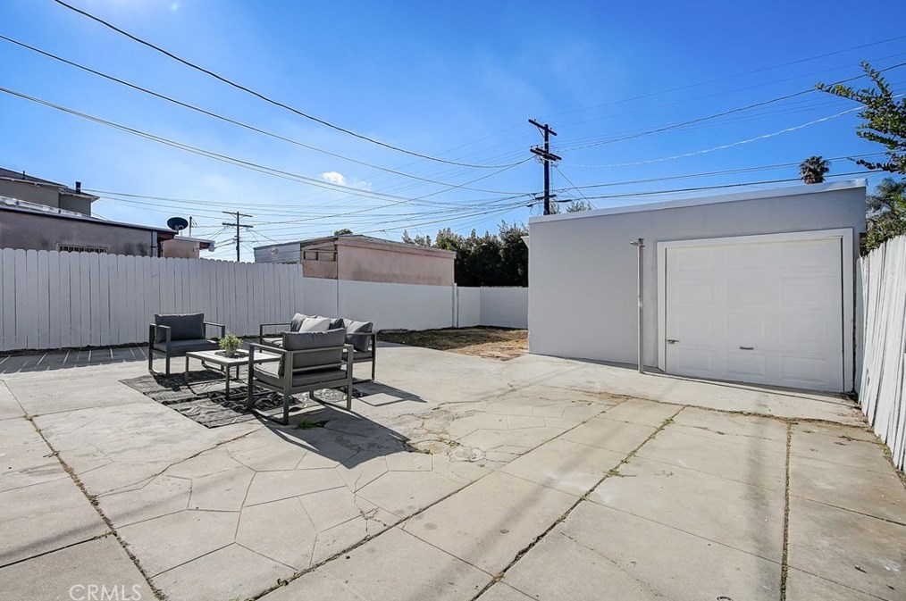6233 Van Ness Ave, Los Angeles CA  90047-1665 exterior