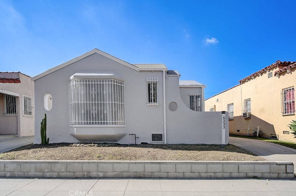 6233 Van Ness Ave, Los Angeles CA  90047-1665 exterior