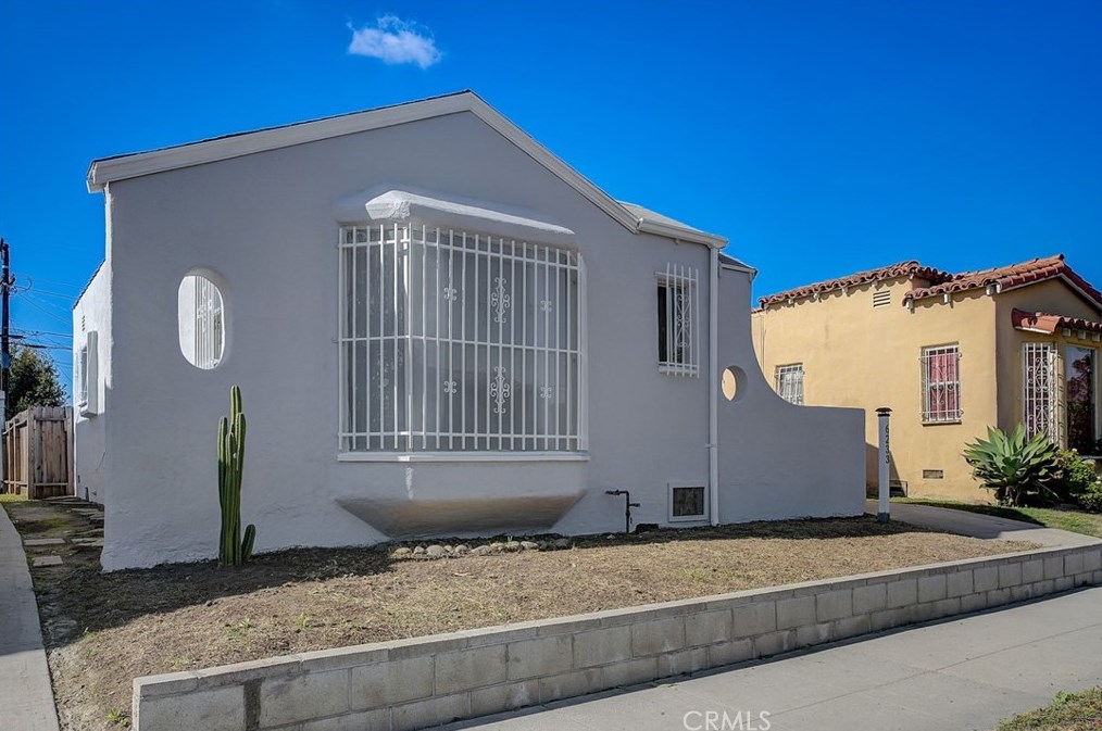 6233 Van Ness Ave, Los Angeles CA  90047-1665 exterior