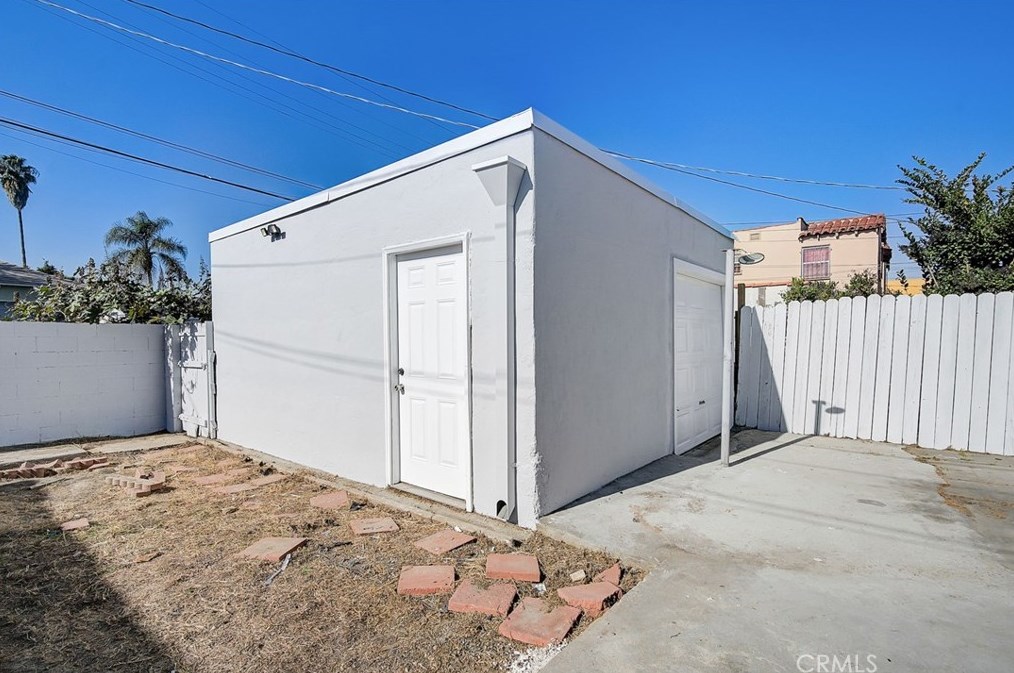 6233 Van Ness Ave, Los Angeles CA  90047-1665 exterior