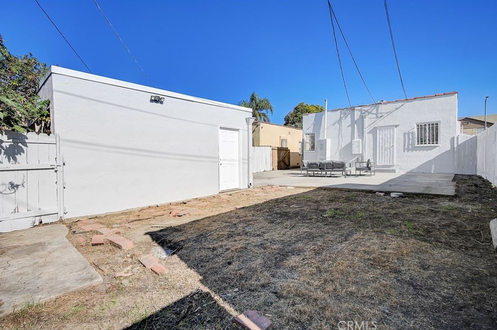 6233 Van Ness Ave, Los Angeles CA  90047-1665 exterior